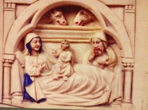 Escena del Nacimiento de Jesús, en el interior de la imagen. FOTO: J.M.G.