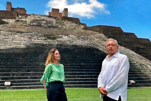 El presidente y la primera dama mexicanos, Andrés Manuel López...