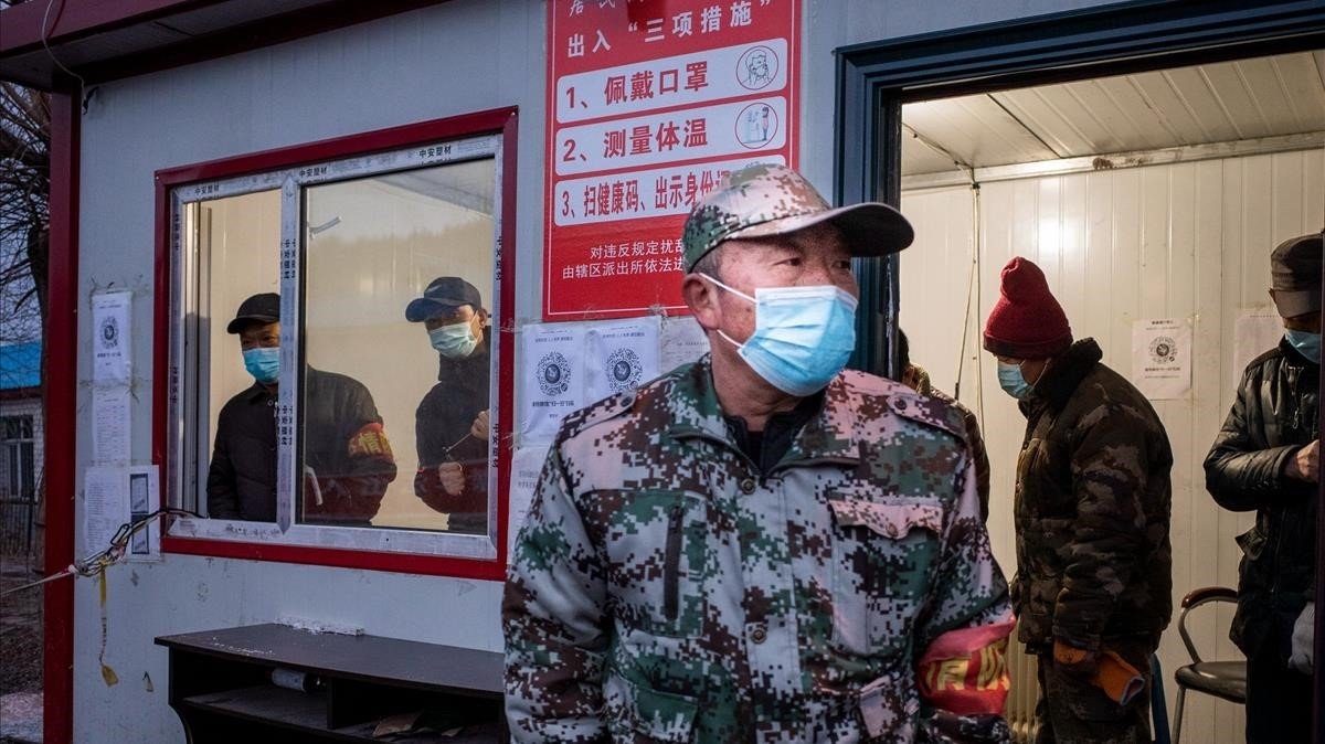 Un control policial en la ciudad china de Suifenhe, junto a la frontera con Rusia.