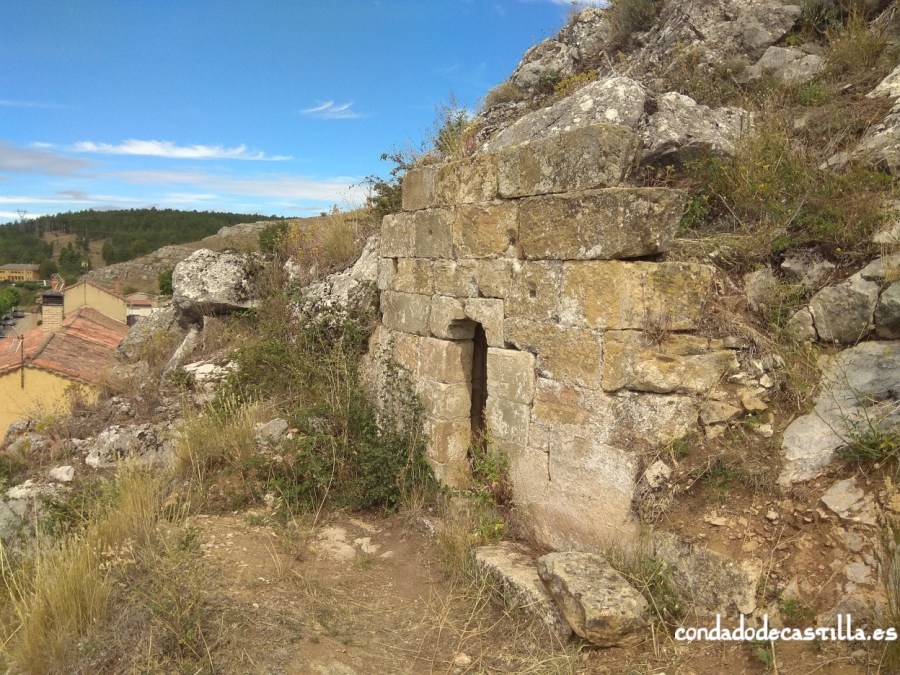 La tumba y la espada de Bernardo del Carpio en Aguilar de Campoo – Historia  del Condado de Castilla