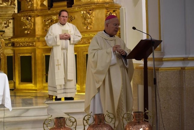 El obispo de Jaén, Amadeo Rodríguez,durante la misa crismal