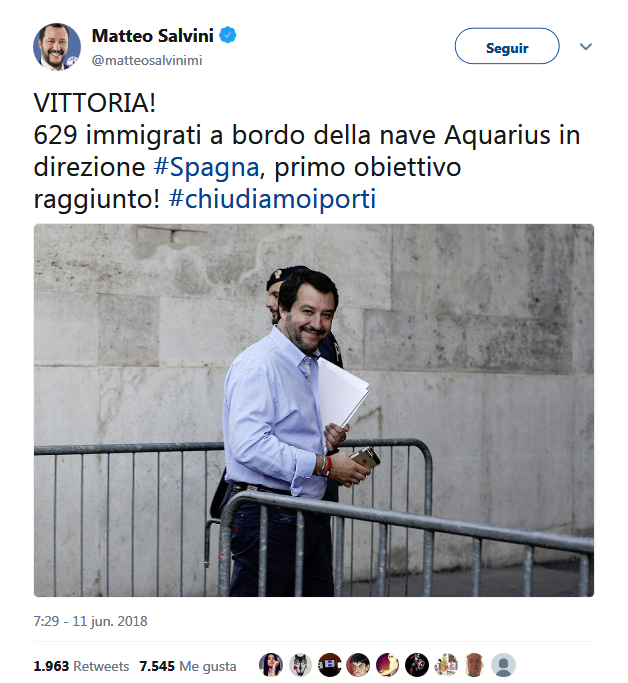Matteo_Salvini_canta_victoria.png