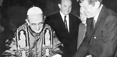 El Papa Pablo VI con JFK, el primer presidente católico que tuvo Estados Unidos.